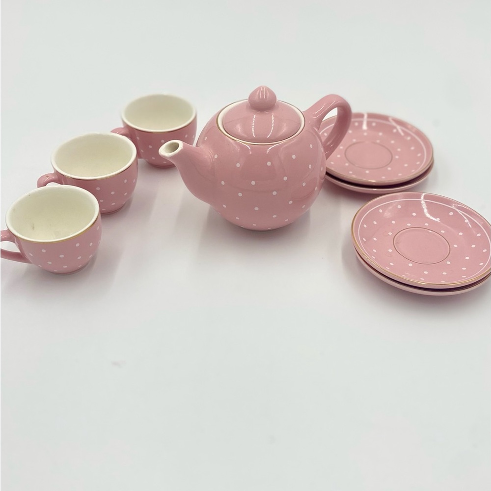 Little girls tea cup set